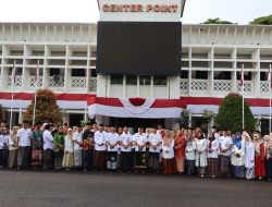 Tampak Tetap Modis, “ASN Jumat Bersarung” di Blora Resmi Berlaku