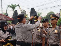 Sertijab Pejabat Utama dan Kenaikan Pangkat 65 Personel, Kapolres Blora: Tingkatkan Dedikasi dan Pelayanan