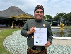 Bupati Arief Terima Gelar KRT dari KGPAA Mangkunagoro X