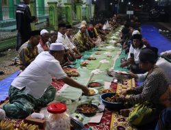 Rayakan Jalan Baru, Bupati Arief Sahur Sambel Terong Bersama Warga di Kemiri