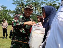 Penutupan TMMD , Ratusan Paket Bansos Di Bagikan Untuk Warga Kurang Mampu
