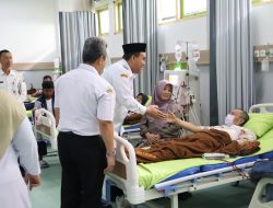 Hari Pertama Pasca Libur Lebaran, Bupati Arief ‘Sidak’ Pastikan Sektor Pelayanan Sudah Aktif