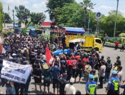Demo 3.000 Petani Tebu ke PG GMM di Alun-Alun Blora, Berlangsung Kondusif